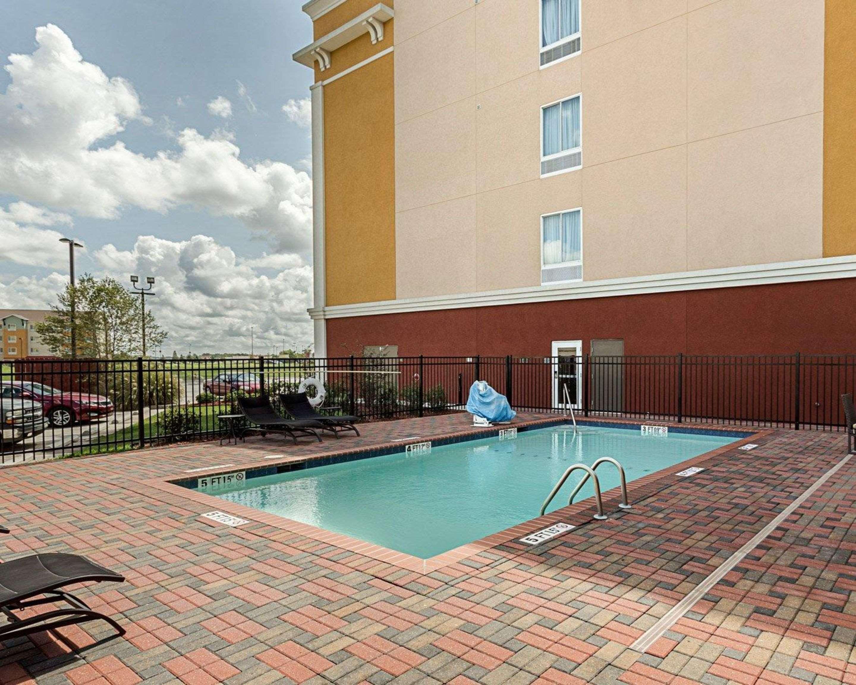 Comfort Suites Near Tanger Outlet Mall Gonzales Exterior photo